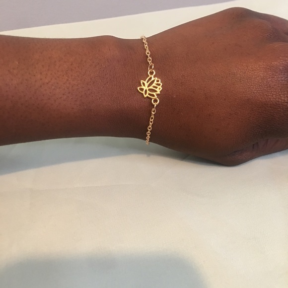 🆕🌟Cute Gold Lotus Flower Bracelet or Anklet🌟 - Picture 5 of 7